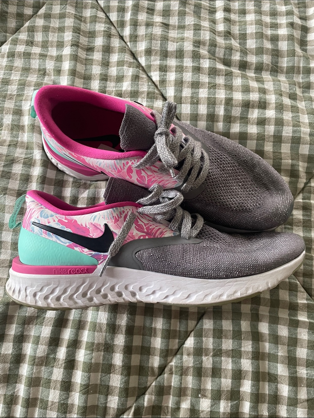 Nike Women’s Gray, Pink & Mint React Running Sneakers size 10